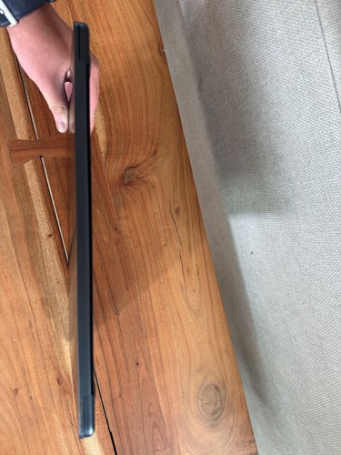 M3 2024 MACBOOK AIR 8GB RAM 256GB STORAGE: GREAT CONDITION W MINOR SIGNS OF USE - Picture 7 of 9