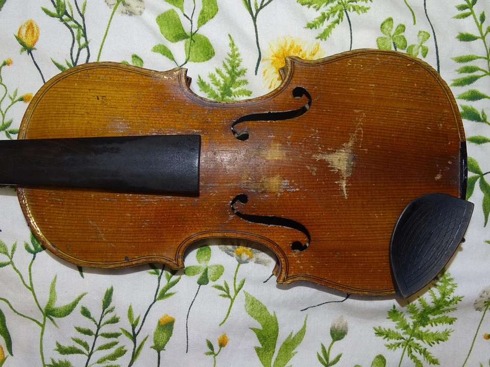 CHILDREN'S VIENNA  1/4 VIOLIN labelled GEBRUDER PLACHT (Nr. 389) + CASE - Image 4 of 4