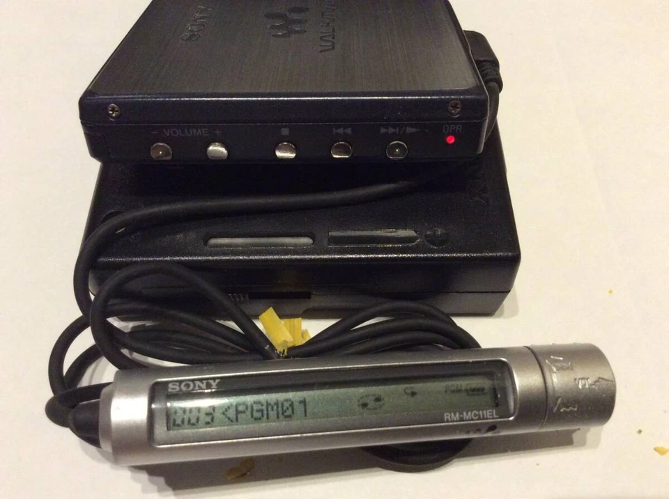 Sony MD Walkman MZ-E900 Magnesium Body with Remote and Accessories - Image 2 of 4