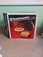Vintage Toastmaster Model W252 Chrome Round Waffle Baker Maker 7 Inch Non Stick 