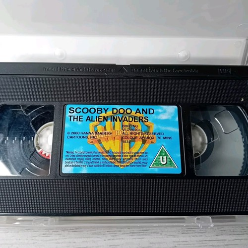 SCOOBY DOO AND THE ALIEN INVADERS VHS TAPE - RARE RETRO MOVIE SERIES - Picture 3 of 4