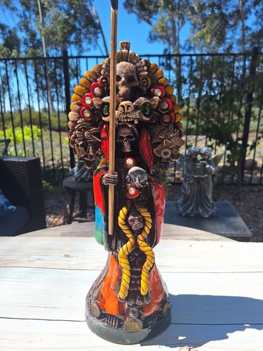 Santa Muerte Bendesida Azteca / Arco Iris Azteca Amarillo 17" Parca Santa Muerte - Imagen 3 de 10