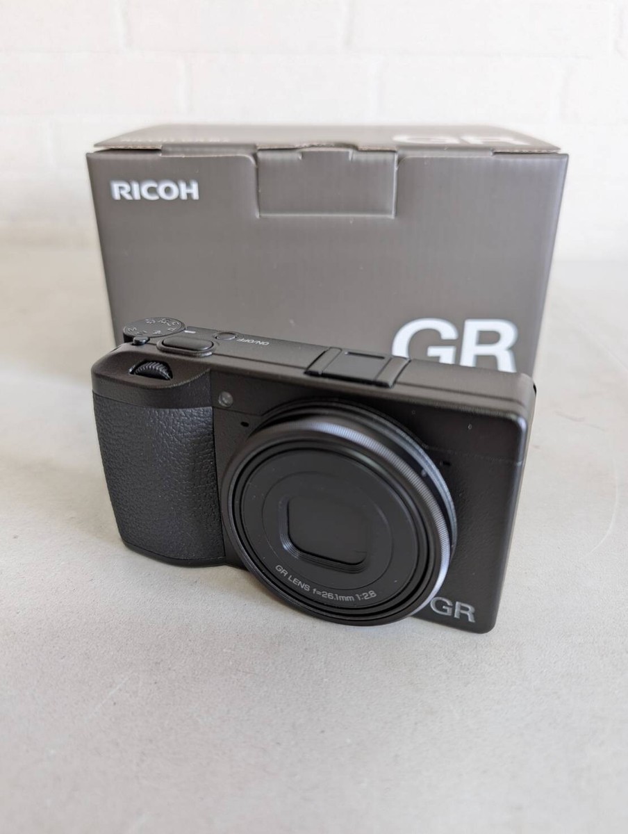 Ricoh GR IIIx Compact Digital Camera - Black (26.1mm f/2.8 Ricoh GR IIIx Compact Digital Camera - Black (26.1mm f/2.8