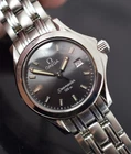 omega seamaster ladies watch 2005 yr  box papers 1 yr warranty 28mm watch