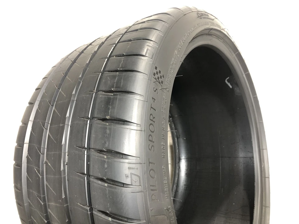 [1] Neumático Michelin Pilot Sport 4S P305/30ZR19 305 30 19 - banda de rodadura completa Foto 3 de 4