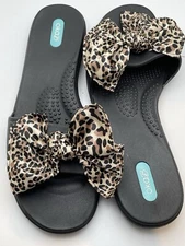 Oka B Womens Size ML 8 8.5 9 Black Flip Flop Sandal Animal Print Bow Beach