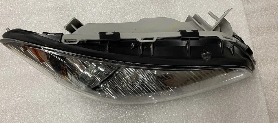Faro derecho genuino GM OEM para Chevy Malibu 08-12 22897127 Foto 2 de 4