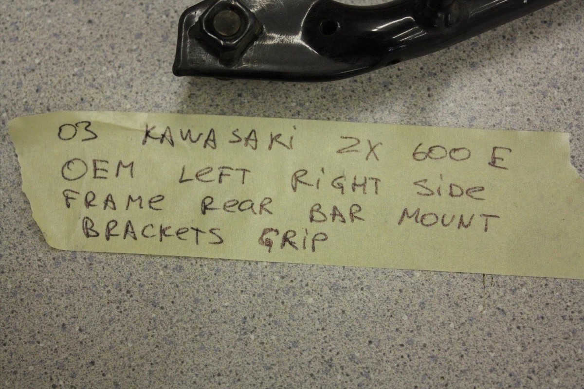 2003 KAWASAKI ZX 600 E NINJA LEFT RIGHT FRAME BAR MOUNT BRACKET