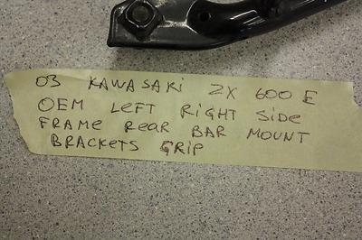 2003 KAWASAKI ZX 600 E NINJA LEFT RIGHT FRAME BAR MOUNT BRACKET