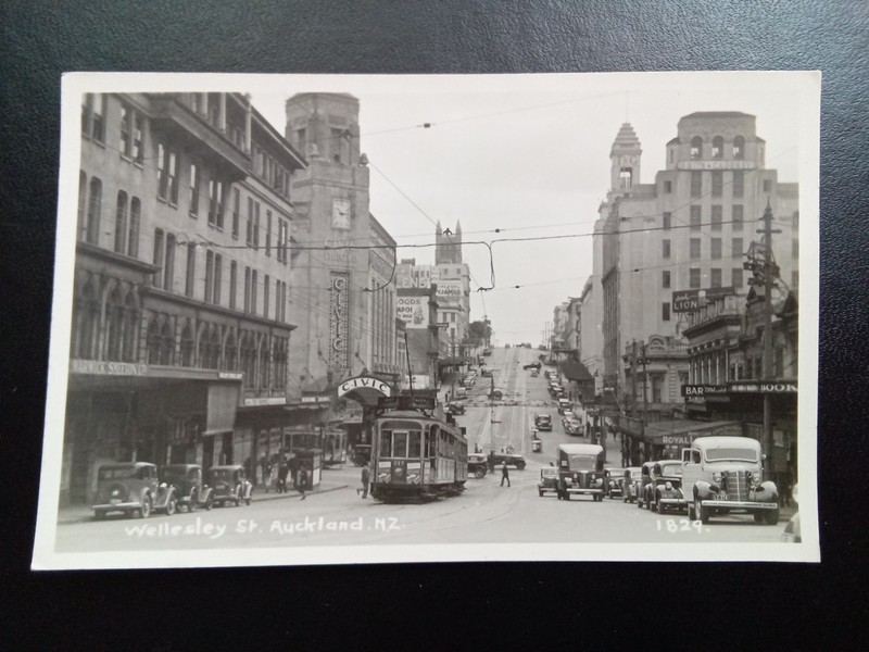 Wellesley Street Auckland New Zealand ~ Trolley Theatre c1940 Real Photo RPPC