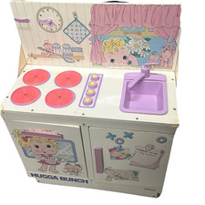 1982 ONE OF ONE HUGGA BUNCH Metal Stove and Sink- IMMACULATE Build And Cardboard