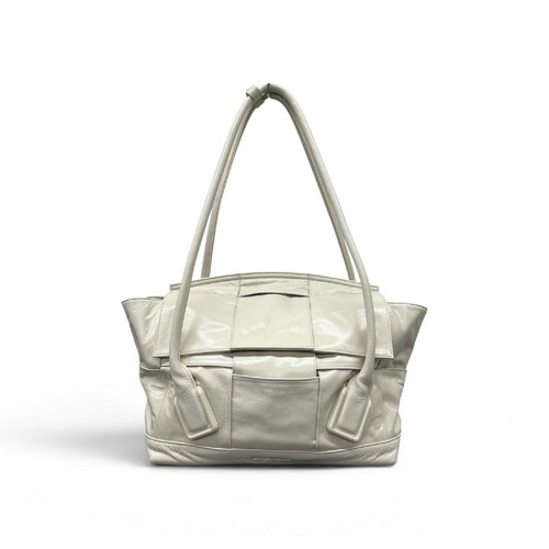 Excellent condition BOTTEGA VENETA The Arco Medium Tote Bag 575941 Off White A R