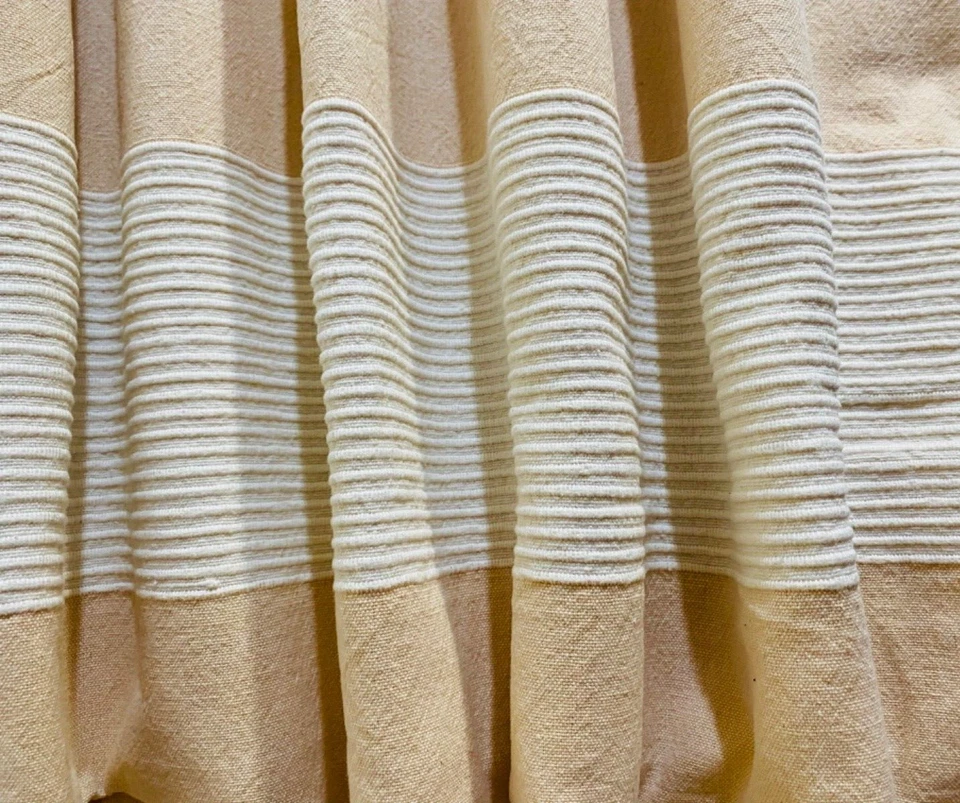 Cortinas de chuveiro bege com listras bordadas brancas 100% algodão - Imagem 4 de 4