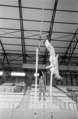 Thierry Vigneron 1980 the pole vault world record holder Old Photo 2