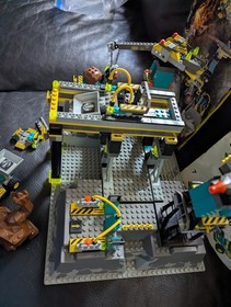 LEGO 4990 Rock Raiders HQ 99.9% complete! w/ manual Good Condition 