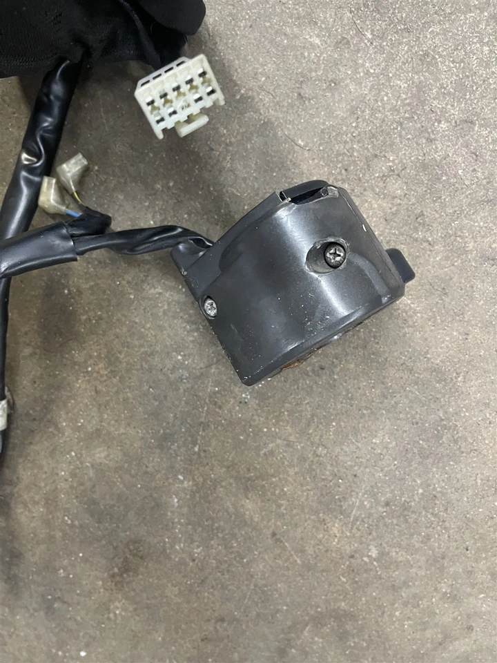 Interruptor de barra izquierda Yamaha YZFR1 YZF R1 04 05 06 2004 2005 2006 OEM bocina giro Foto 3 de 4