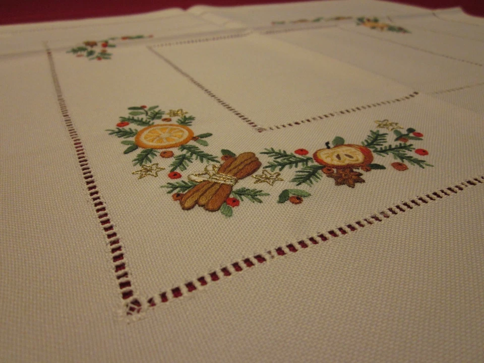 Handarbeiten, Weihnachtsdecke und Richelieustickerei Astra in 60x60cm. - Image 3 of 3