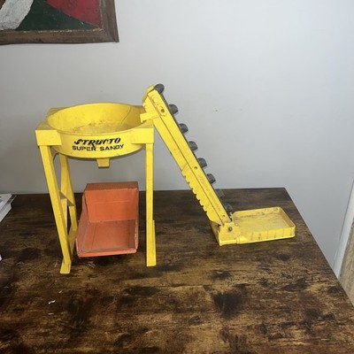 STRUCTO PLASTIC VINTAGE SUPER SANDY SAND LOADING TOWER & HAND TURN SAND LOADER