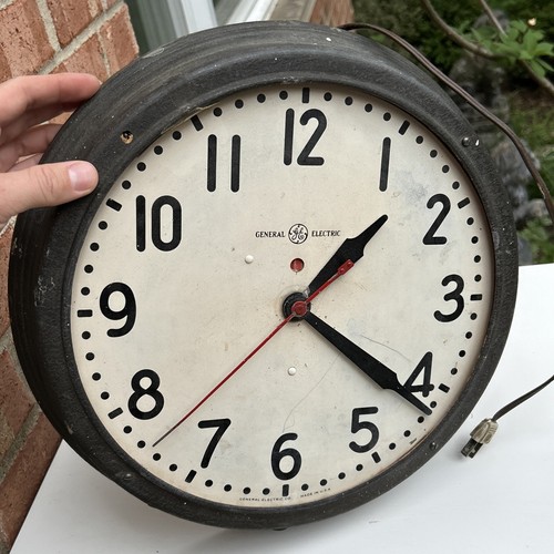 Vintage WORKING General Electric 17.5" School House Wall Clock No Glass As Is - Picture 6 of 23