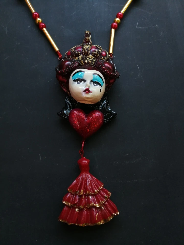 Collar de Lujo Colgante Mágico Joyería Roja Reina de Corazones Alicia en el País de las Maravillas Foto 2 de 4