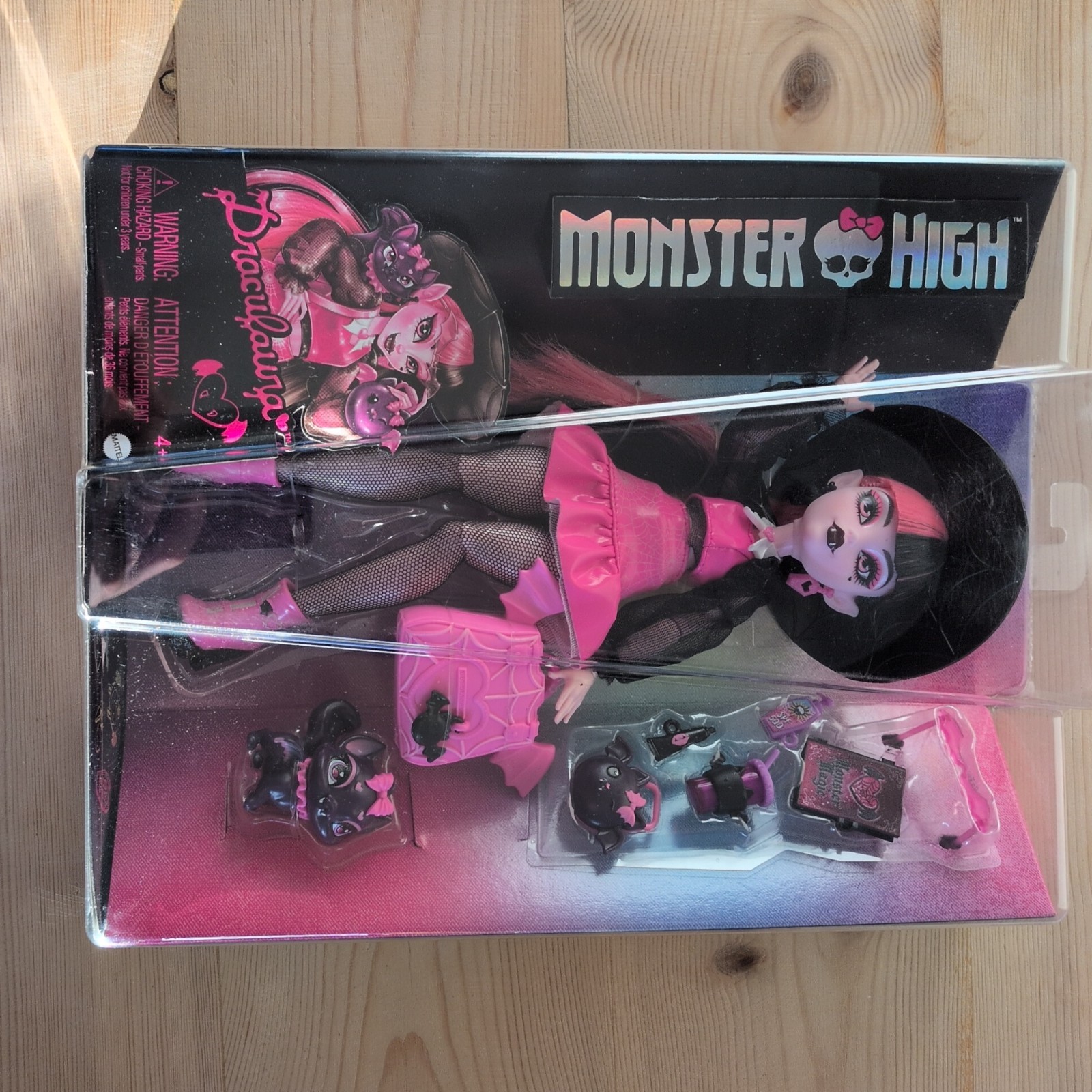 Monster High Draculaura Doll with Pet Bat Cat Count Fabulous & Accessories - New