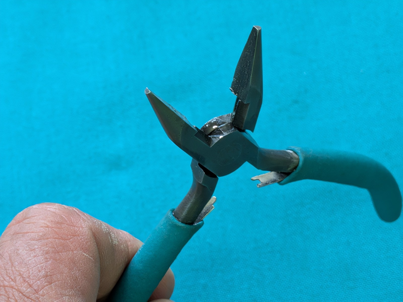 BEAD SMITH 5" Chain Nose Pliers w/ Cutter-Cushion Grip-Smooth Jaws-Spring Loaded