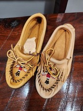Minnetonka Moccasins Kids Size 4 Vintage New Beaded