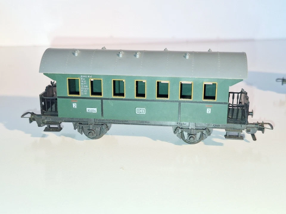 2 x Fleischmann #5001 DB Short Passenger wagon. Good Overall cond.HO Scale.Boxed - Image 3 of 4