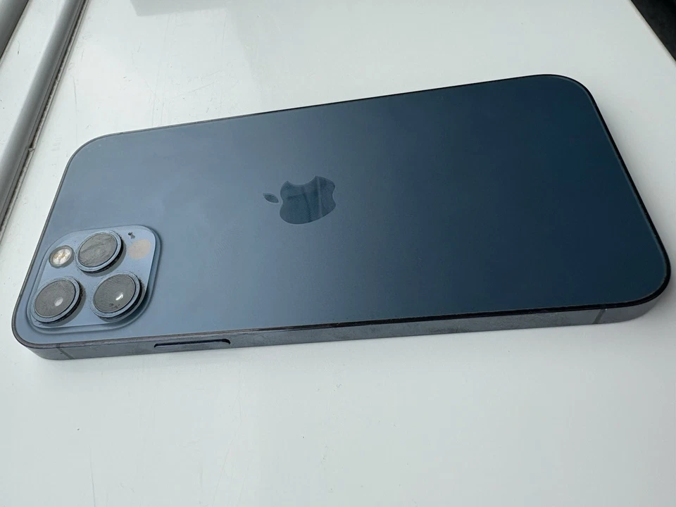 iPhone 12 Pro  In pacific blue, photo 3 of 5