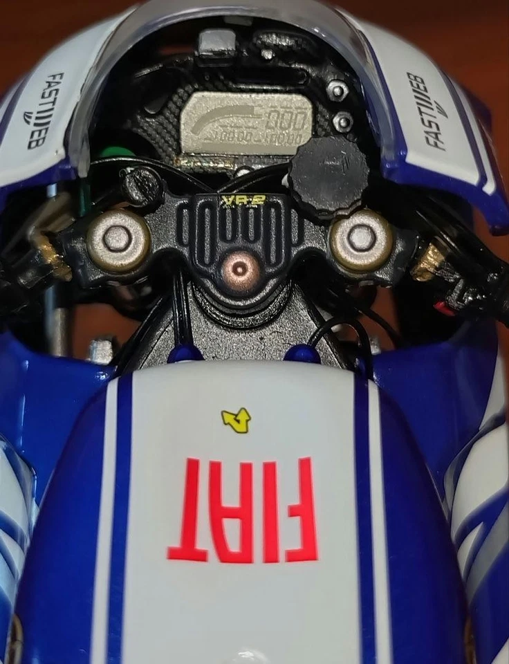 Minichamps Yzr-M1 Valentino Rossi 2010 1/12 Scale Diecast Motorcycle Model - Image 4 of 4