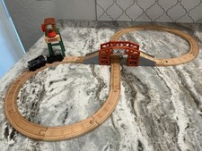 Thomas  Friends Wooden Train DIESELWORKS FIGURE 8 SET Y5194 Bridge Crane Tracks
