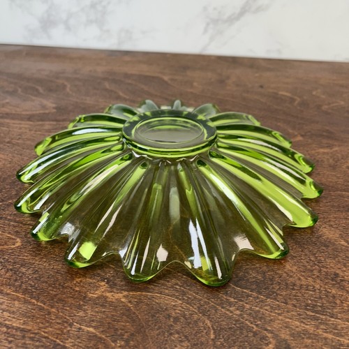 Vintage Green Glass Fruit Bowl - Picture 6 of 9