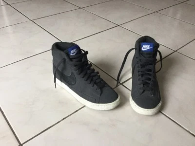 Baskets montantes NIKE pointure 36,5 grises bon état - Photo 1/4