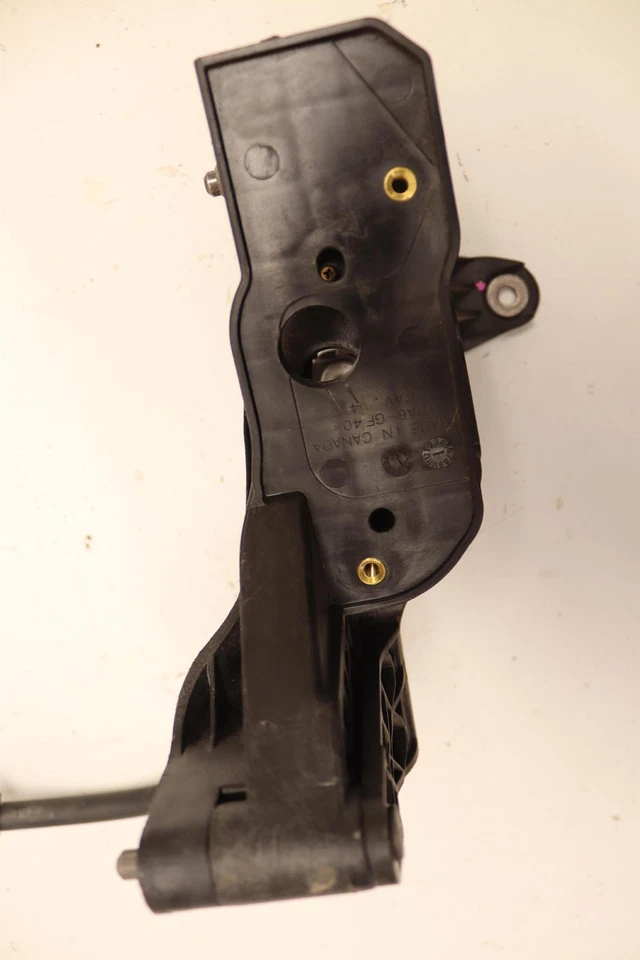 Cadillac Escalade ESV 2007-2014 montaje de pastillas de pedal de parada de freno de estacionamiento OEM Foto 3 de 4