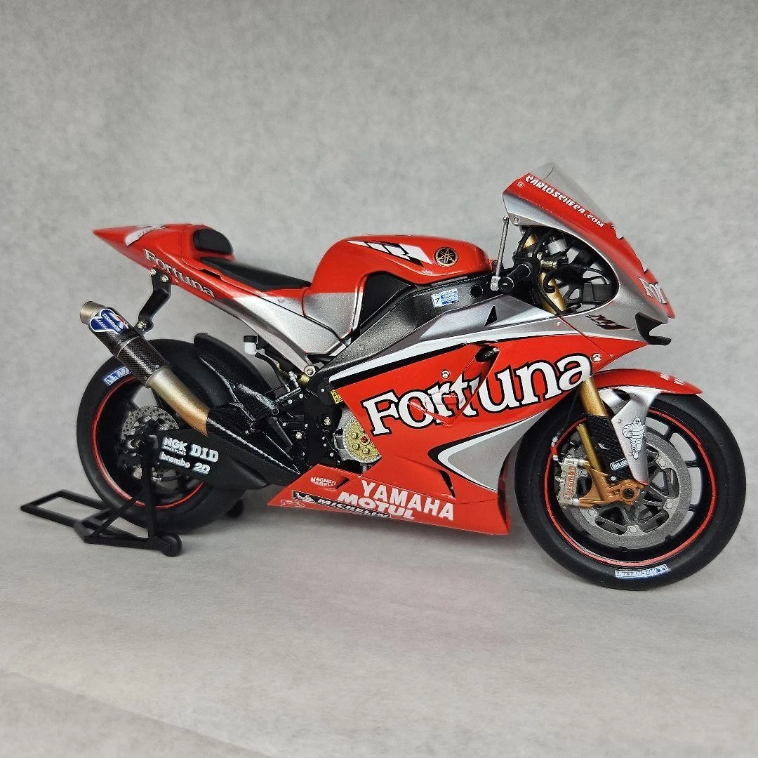 Yamaha YZR-M1 Contemporary Manufacture Diecast Motocross