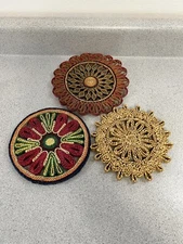 Vtg Set 3 Raffia Rattan Straw  Wicker Trivets Hot Pad  Colorful  Boho