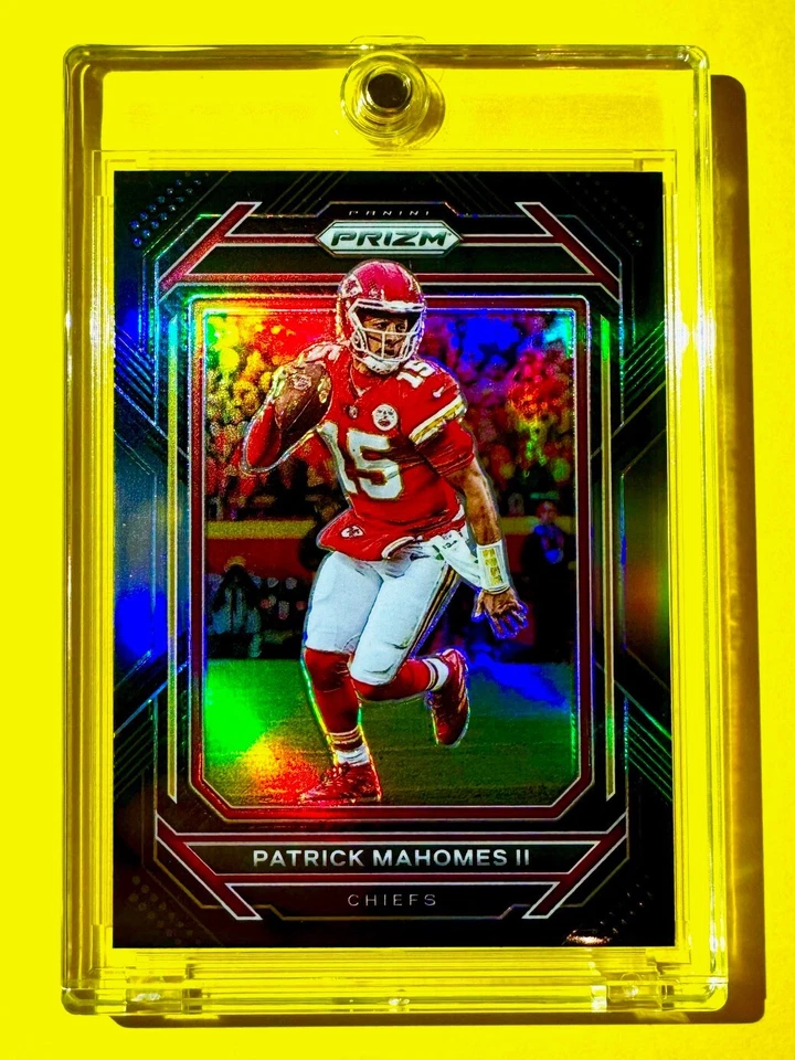 Patrick Mahomes RARE MINT BLACK REFRACTOR PANINI PRIZM CHIEFS INVESTMENT CARD - Image 2 of 4