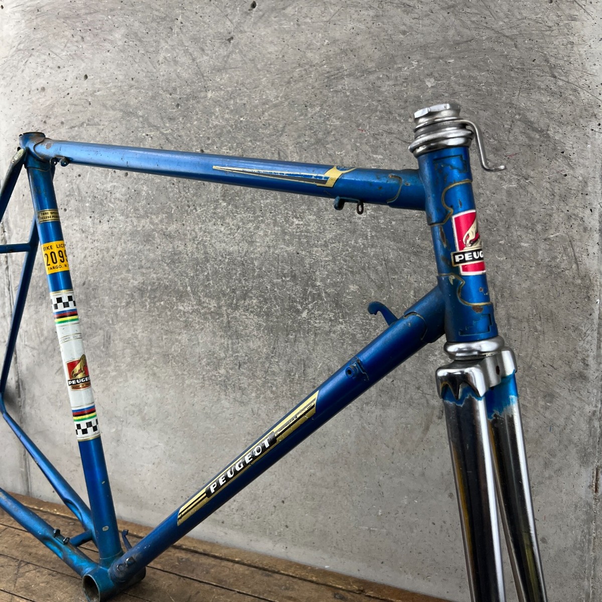 Vintage Peugeot Frame Set Aztec 57 cm Record Du Monde Blue