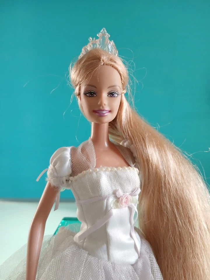 "MATTEL" Barbie "Rapunzel Wedding Sposa", 2005, Light Up, h.30 cm., funzionante. - Immagine 2 di 4