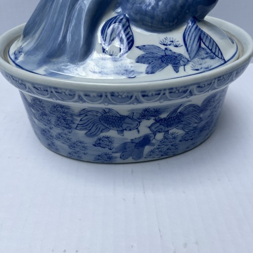 Williams Sonoma Blues Stoneware Koi Fish Covered Casserole Tureen Dish 9" x 6" - Picture 11 of 21