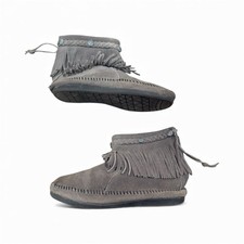 MINNETONKA womens size 8 gray suede fringe flat ankle booties