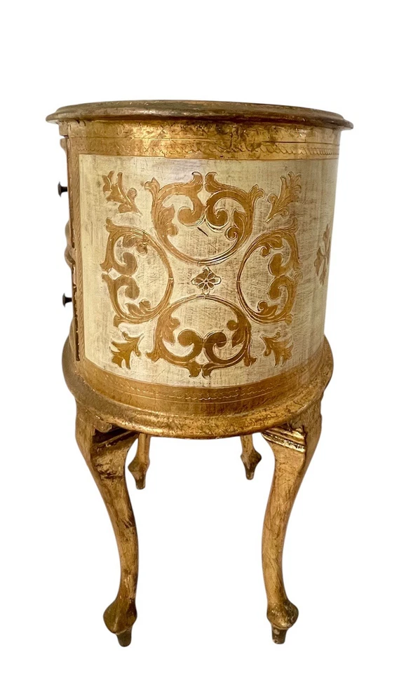 Mesita de noche italiana florentina ovalada dorada vintage dorada y blanca. Mediados del siglo XX. Foto 4 de 4
