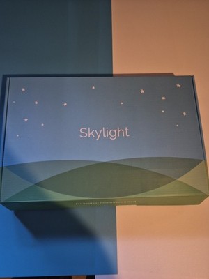 Skylight Frame 10 inch Wi-Fi Digital Picture Frame Touch Screen (Used Condition)