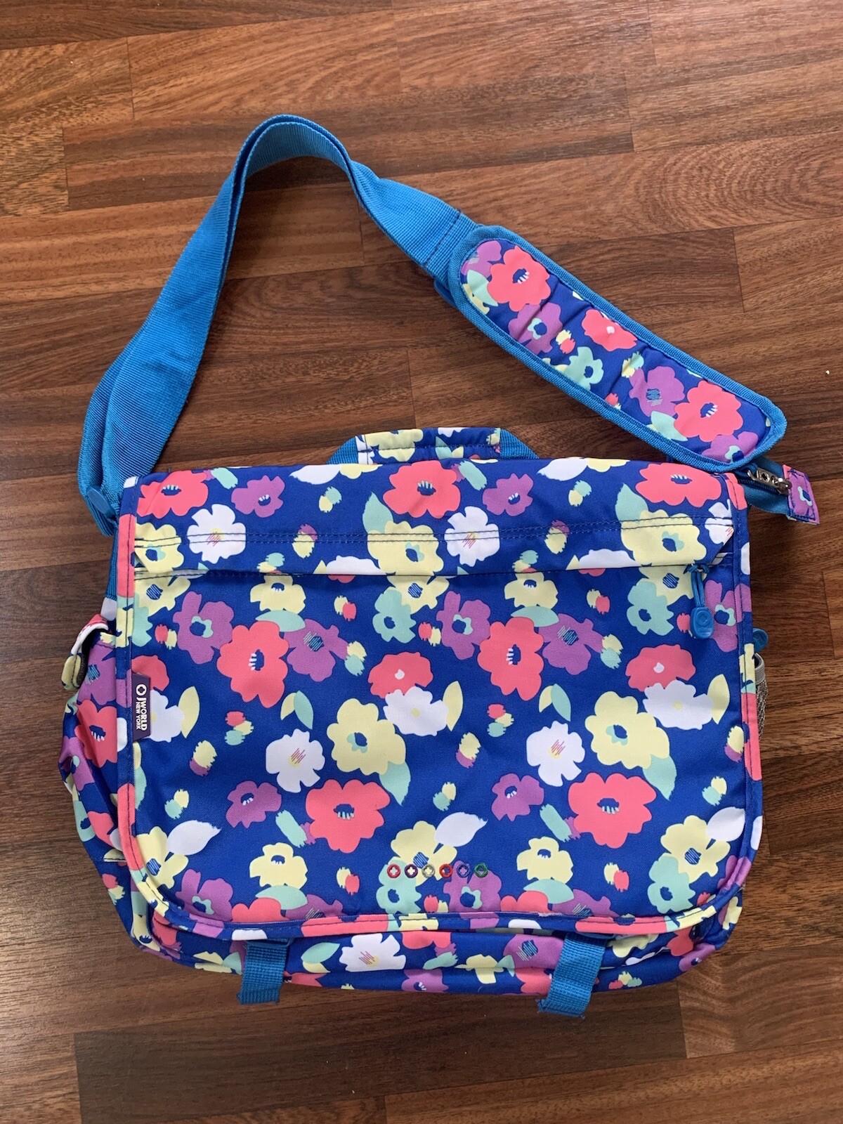 J World Womens Thomas 16" Messenger Bag, Petals. NEVER USED!
