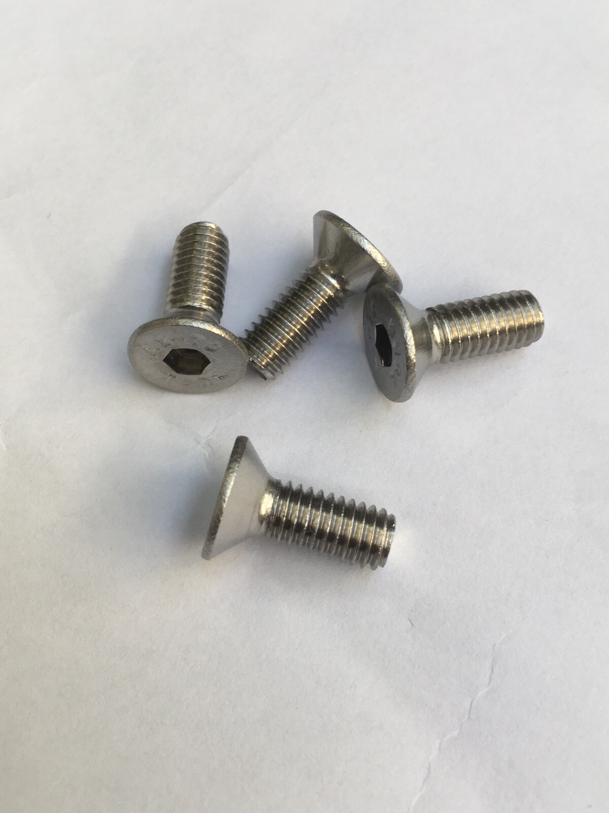 LAMBRETTA STAINLESS DRIVE SIDE OIL SEAL/BEARING RETAINING PLATE SCREWS