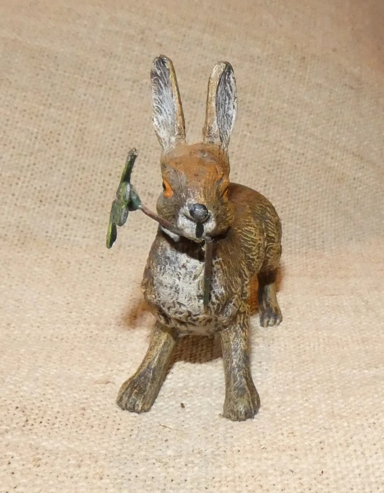 statuette ancienne de lievre polychrome en régule - Photo 3/4