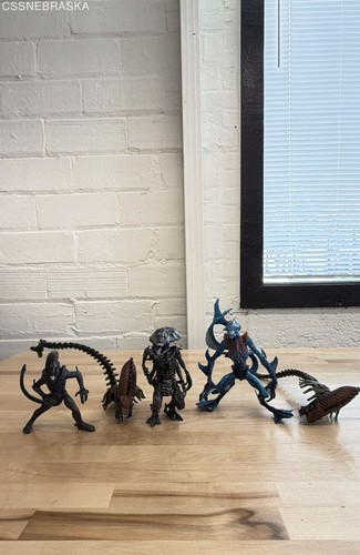 Alien Action Figure Lot Mixed Characters 5 Figures Loose Xenomorph Collection