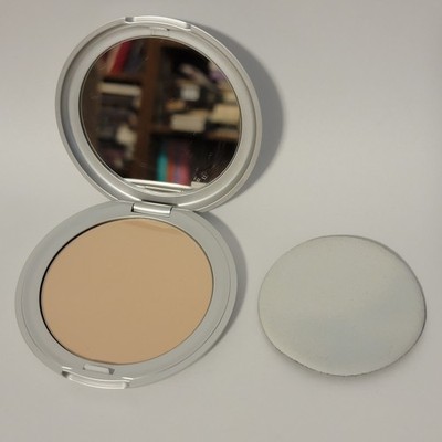 Stila Sheer Pressed Translucent Powder Mirrored Compact - MEDIUM Full Size