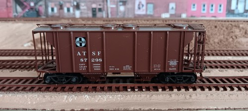 Tolva cubierta Kadee HO 35' 2 bahías, ATSF #87298 | Condition: Used