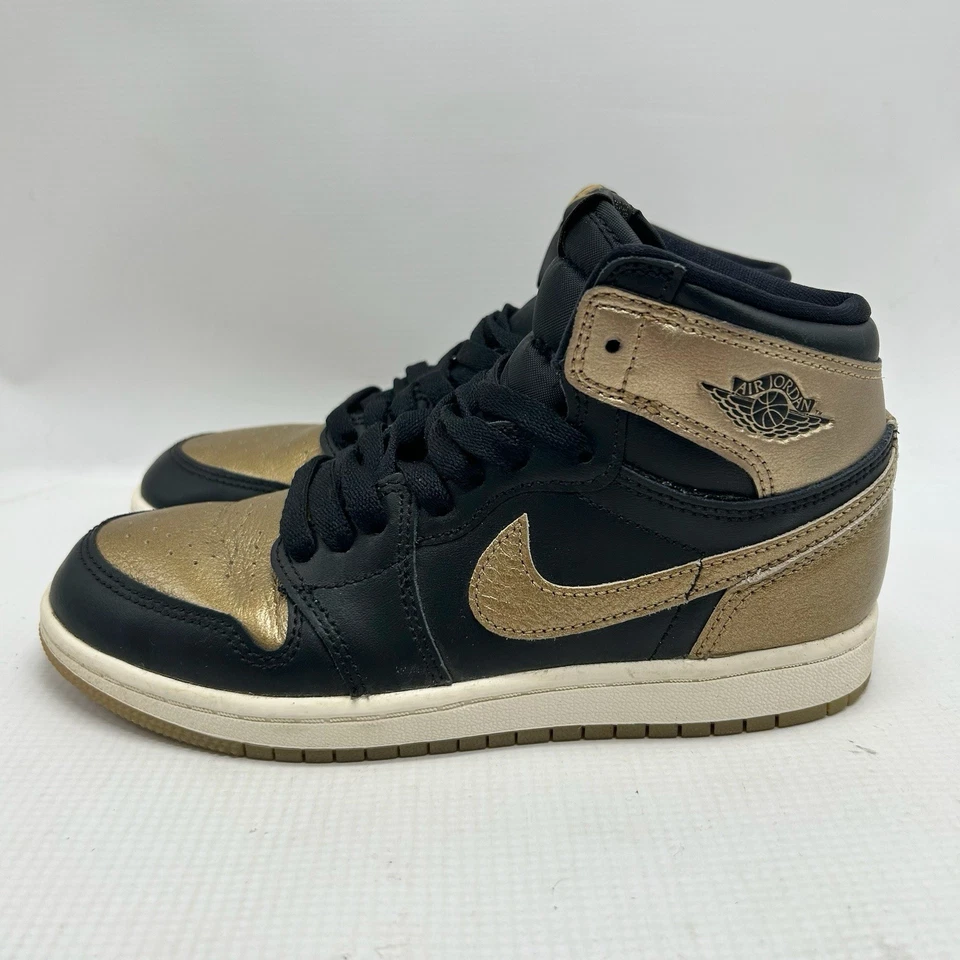 Air Jordan 1 Retro Alto OG Negro Metálico Dorado Preescolar Talla 2.5Y FD1412-071 Foto 3 de 4